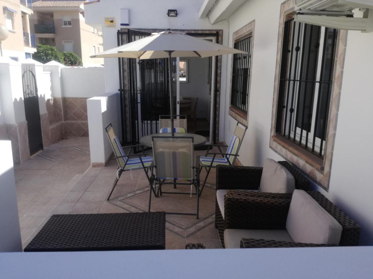 2 Bedroom Newly Renovated Bungalow Close To Bars & Restaurants 洛斯阿尔卡萨雷斯 外观 照片