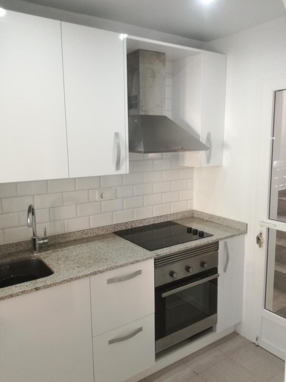 2 Bedroom Newly Renovated Bungalow Close To Bars & Restaurants 洛斯阿尔卡萨雷斯 外观 照片