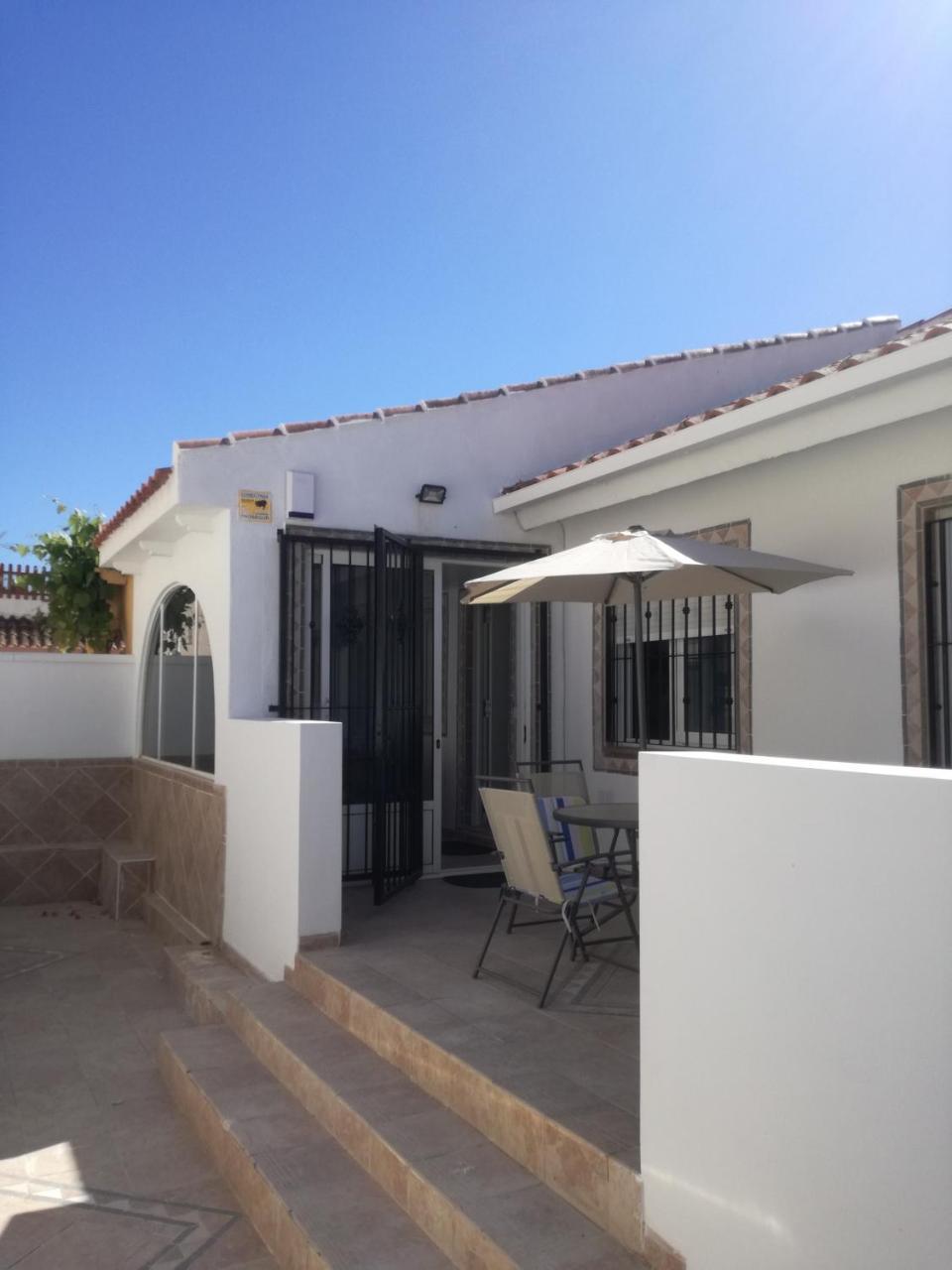 2 Bedroom Newly Renovated Bungalow Close To Bars & Restaurants 洛斯阿尔卡萨雷斯 外观 照片